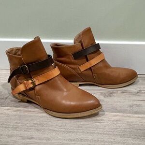 Pink Martini Brown Tan Leather Ankle Boots Slip On Flat Contrast Booties Size 37